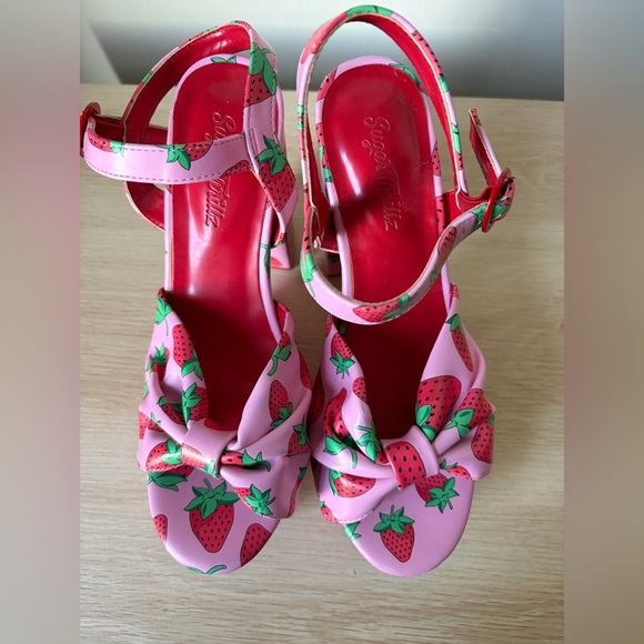 Sugar Thrillz x Dolls Kill Strawberry Fields Platform Pumps Pink 8 - Picture 6 of 15